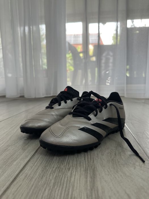 Ghete de fotbal adidas predator