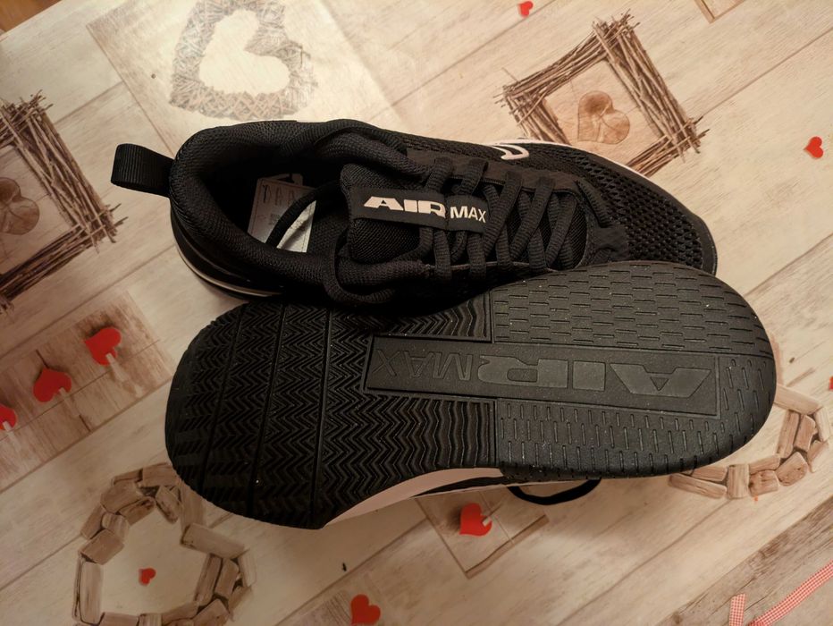 Нови Nike Air Max черни маратонки – оригинални.