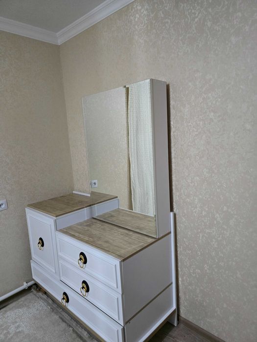 Продается спальный шкаф с комодом