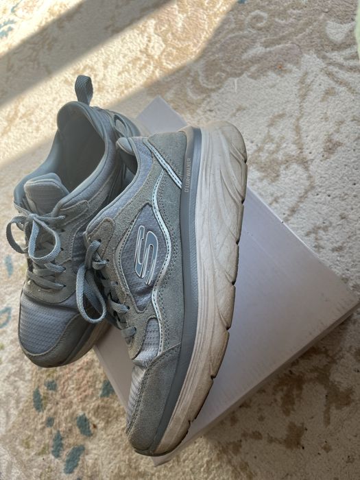 Срочно продам кроссовки