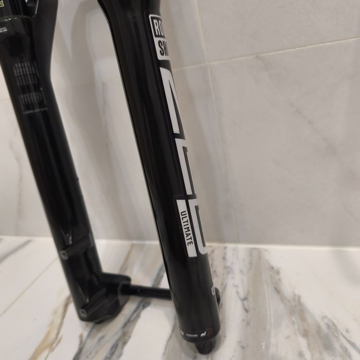 Rock shox Zeb ultimate 29  почти нов