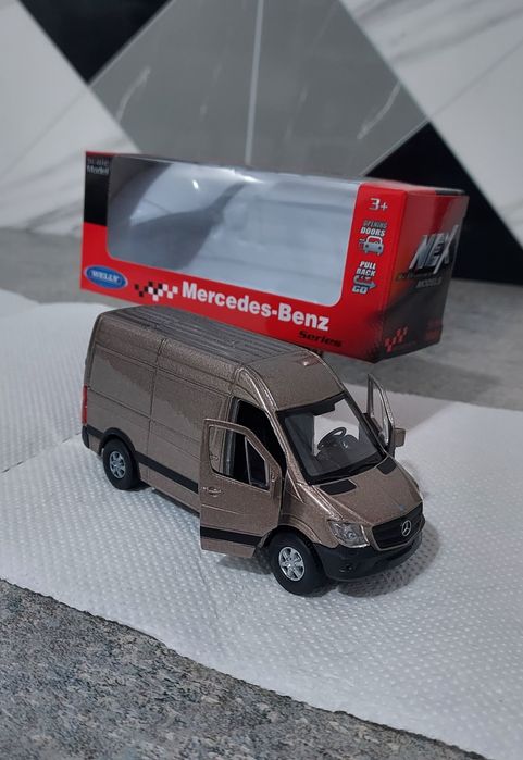 Macheta Mercedes Benz Sprinter Van+motoras-Welly  1/34-masinuța,dubița