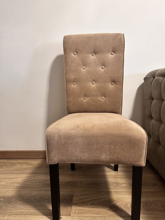 Vând 6 scaune  in stare perfecta