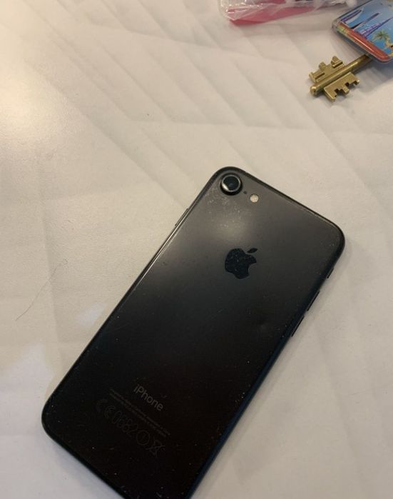 Продам Iphone 7.
