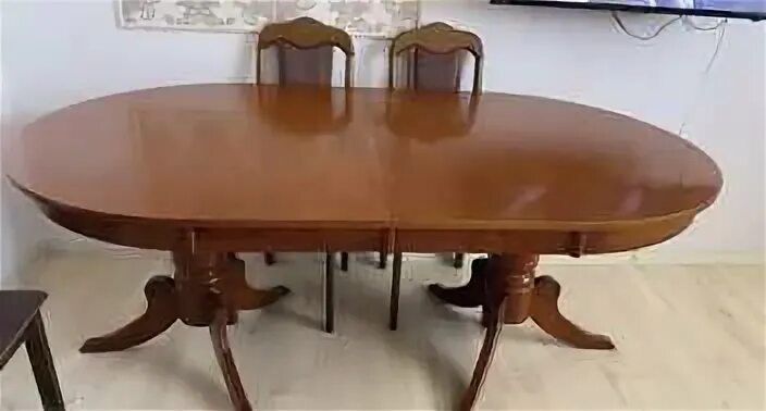 Стол со стульями