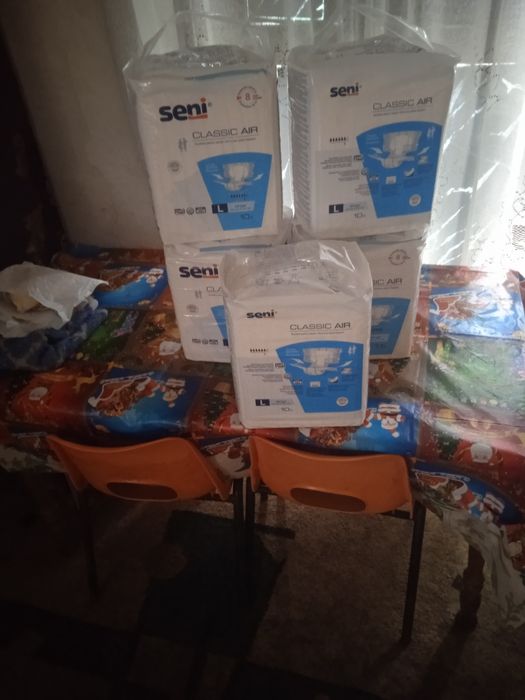 Vând pamperși marimea L pentru adulți 5 pachete