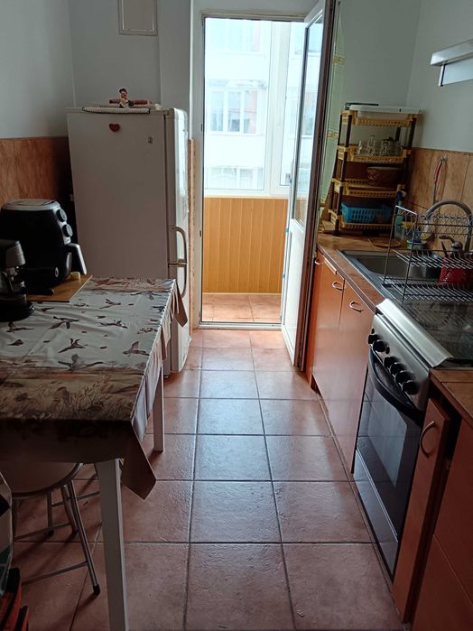 Apartament cu trei camere de vanzare zona Poienelor Astra