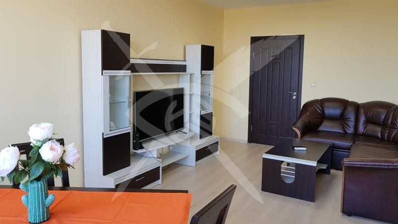 Дава се под наем Тристаен апартамент в Варна, Лятно кино Тракия - 117 кв.м за 900 € - Снимка #1