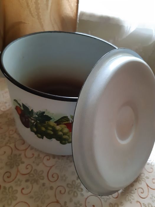 Эмалированная кастрюля