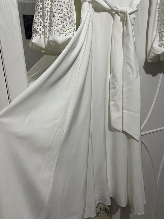 Белое платье