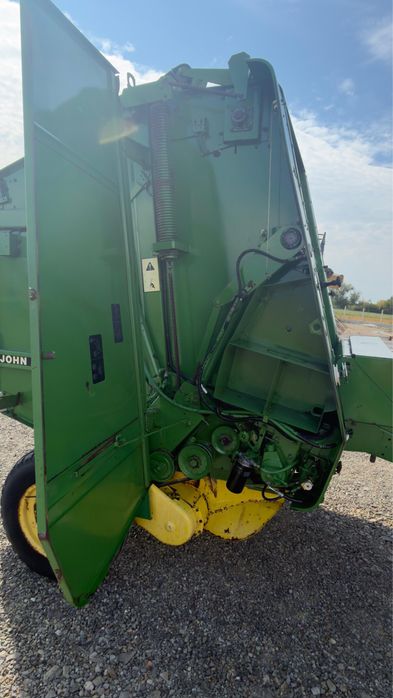 Presa de balotat John Deere 550