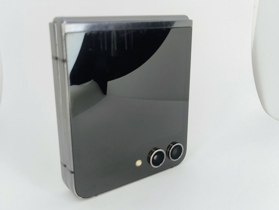 Samsung Z Flip5 Defect