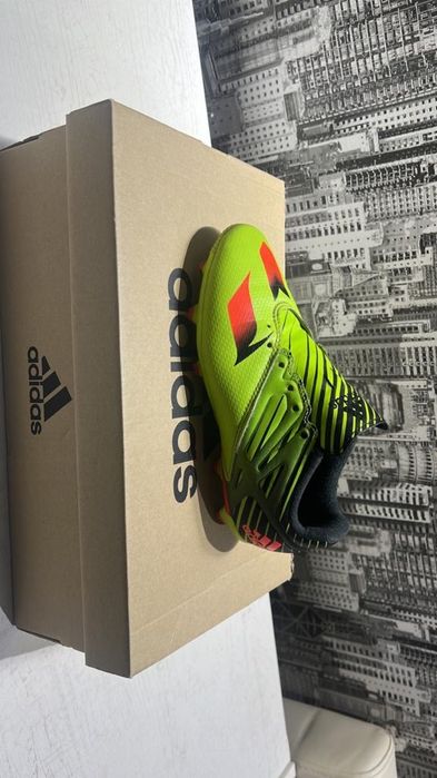 Продам бутсы Adidas Messi 33 размера