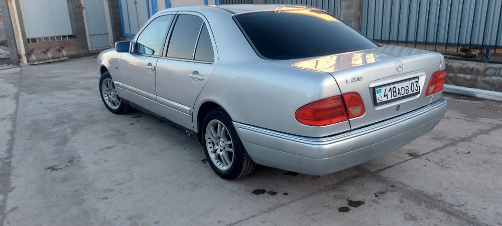 Продам авто мерседес 210