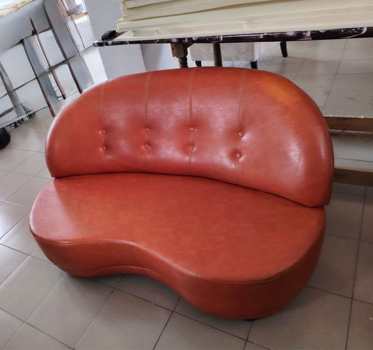 Set canapea și doua fotolii.