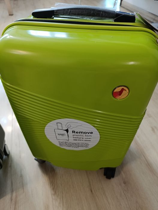 Чемодан Sumdex 20 дюймов. Новый