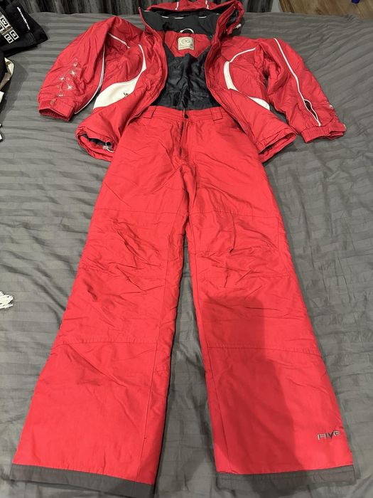 Продавам  ски екип