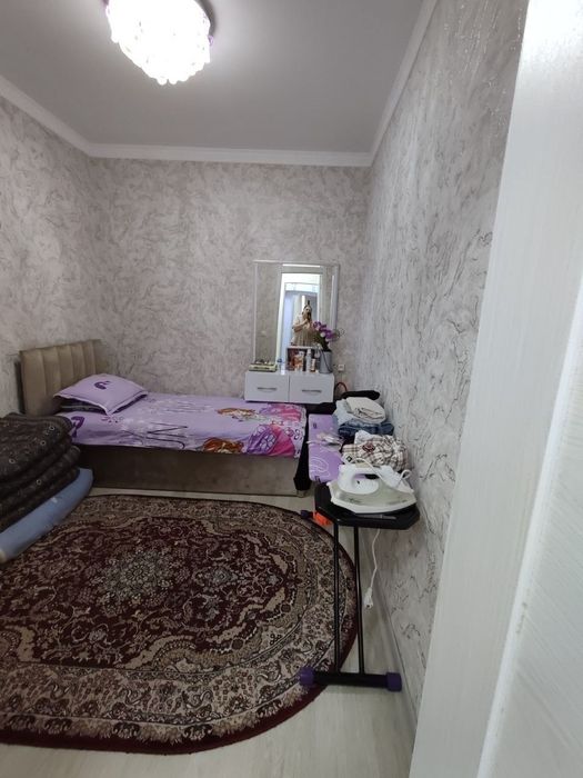 Мирзо Улугбек туманида 2 хоналик  2 этажда ремонти билан сотилади.