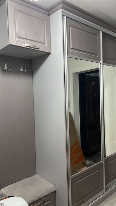 Шкаф для прихожей комбинированный