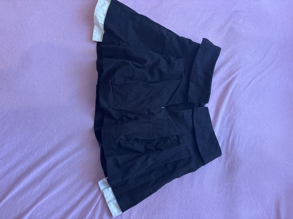 Чисто нова пола на Pause Jeans