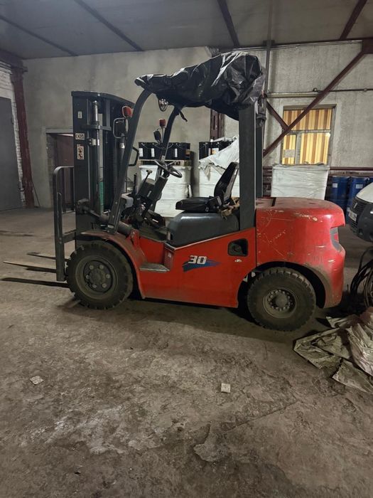 Вилочный погрузчик