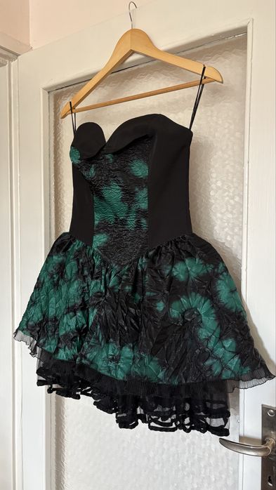 Официална къса рокля в зелено и черно