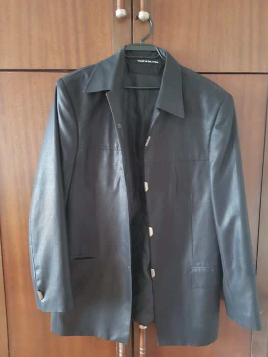 абитуриентски костюм