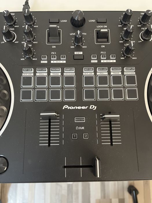 Controller DJ Pioneer DDJ-REV1