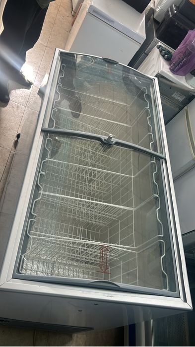 Витринный морозильник для мороженого