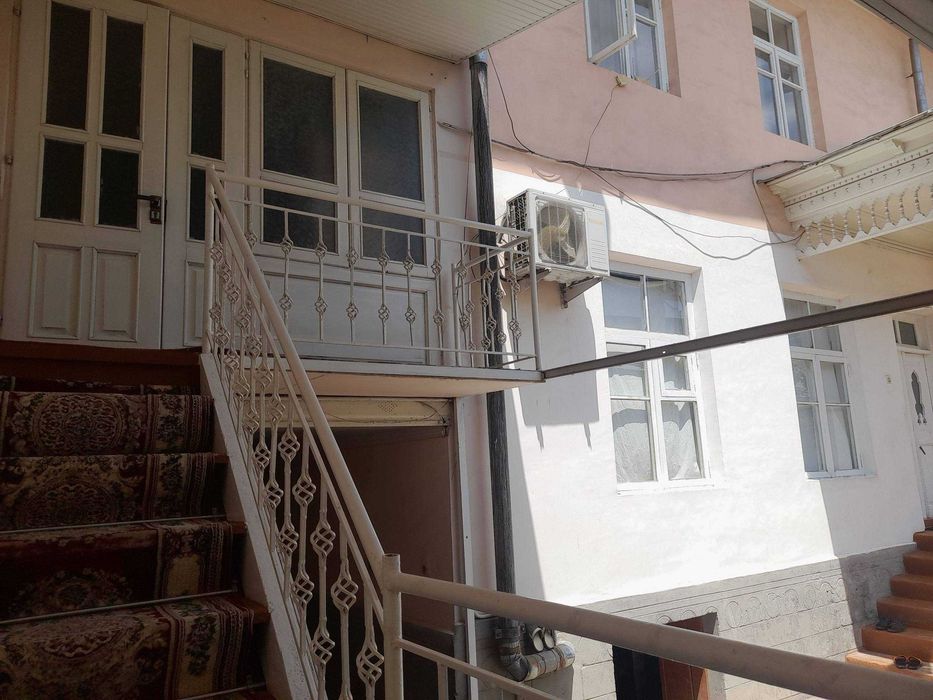 katta oila yoki mehmonxona faoliyat yuritish uchun qulay hovli
