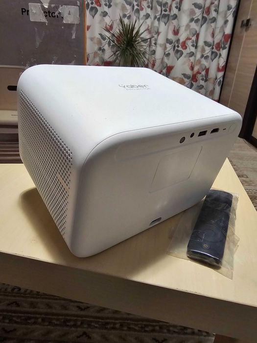 Videoproiector Yaber L2s LCD cu difuzoare JBL