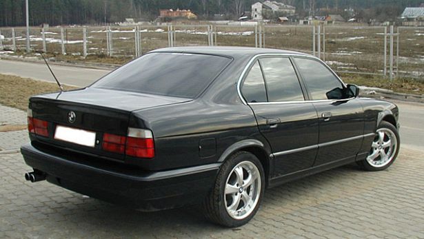 Фонарь задний на БМВ 5 (е34) BMW 5 (e34)