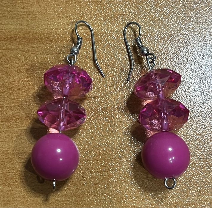 Обеци с розови крисатли и топчета