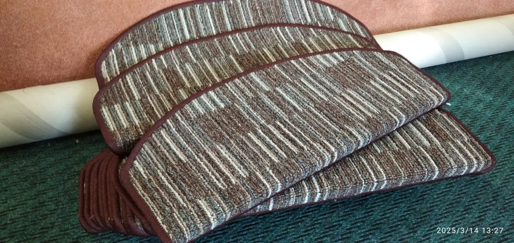 Коврики на лестницу.