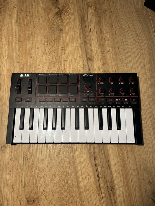AKAI Professional MPK mini Play MK3