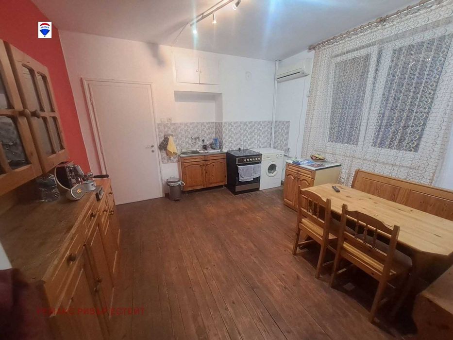 Тристаен апартамент под наем в центъра на гр. Русе