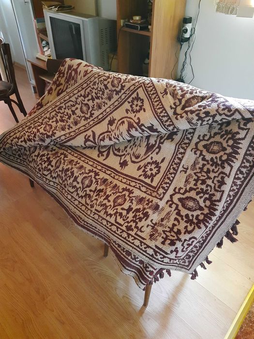 КИЛИМ - вълнен - вишнево и бежово - 60.00 лв.