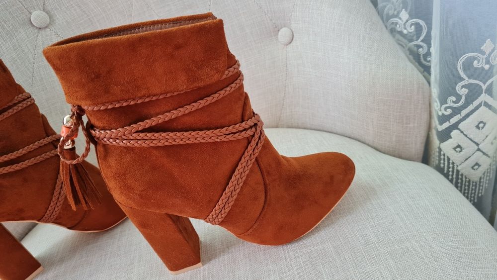 Чанта и боти в кафяв цвят