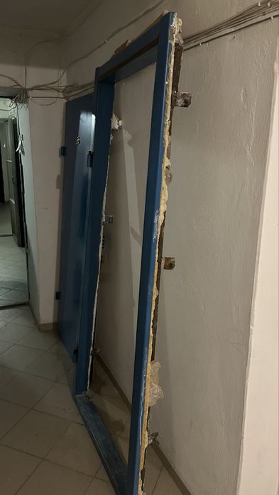 Железная входная дверь