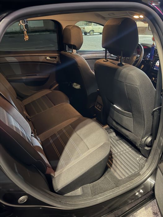 Машина Renault Arkana 1.3 турбо