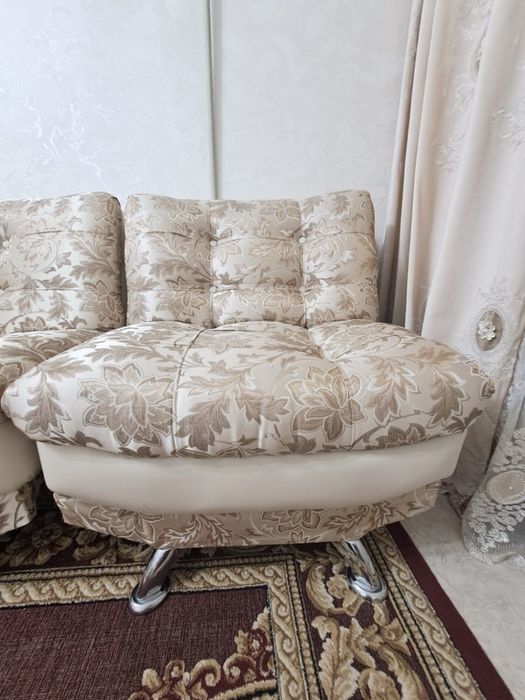 ПРОДАЁТСЯ ДИВАН цена 30.000тг(есть торг)