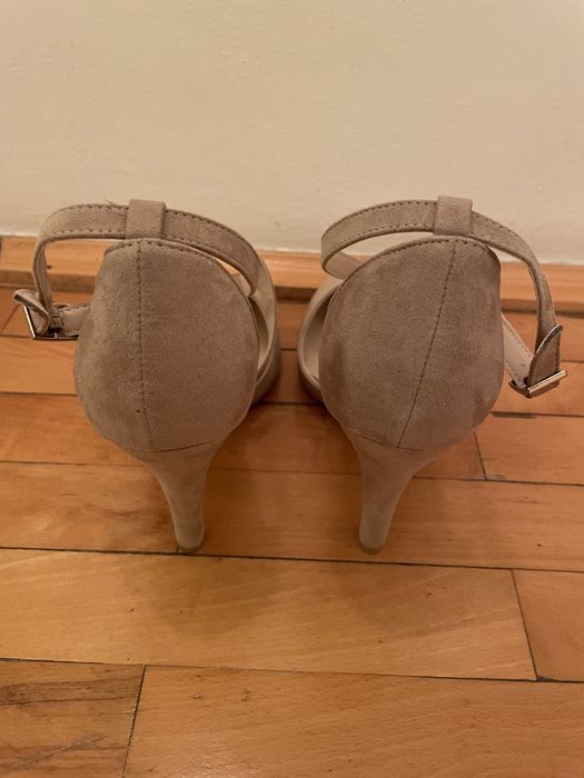 Pantofi cu toc marimea 40.