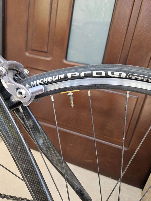 Bicicletă cursieră Kross Carbon – Campagnolo – ușoară și gata de drum