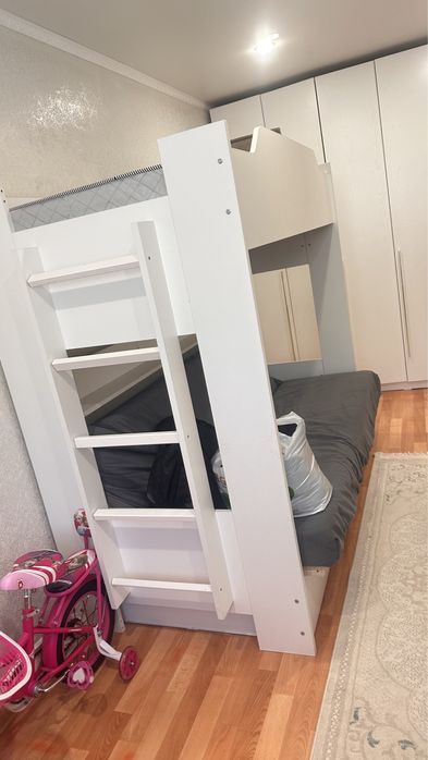 Продам кровать двухярусную