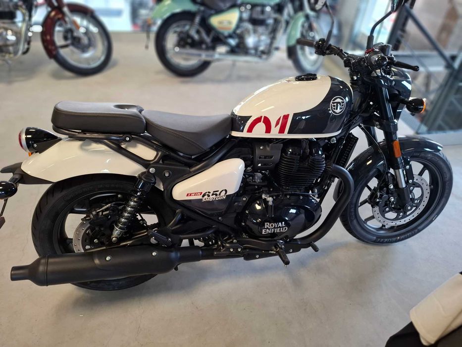 Motocicleta Royal Enfield Shotgun 650