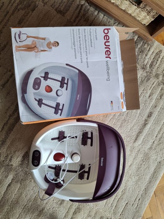 Вана за педикюр в бяло и лилаво