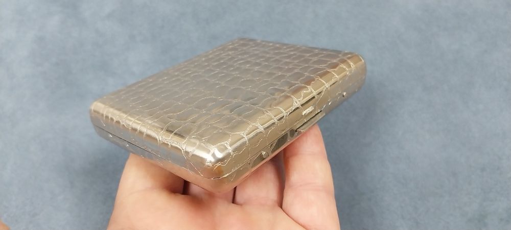 Стара метална табакера