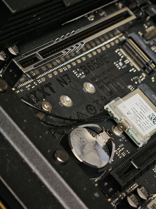 B650E NZXT б/у в идеале