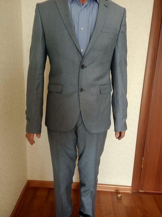 Продам костюмы, дубленка