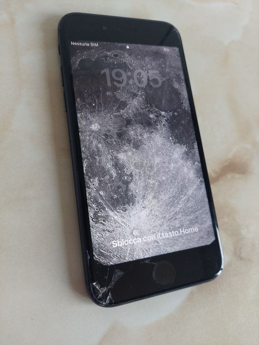 [SE2] Vând Apple iPhone SE 2 spart, cu cod, pentru piese //poze reale